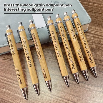 7Pcs במבוק עטים מצחיק, 7 ימים בשבוע חרוטים, עטים עץ טבעי נשלף לדחוף עט כדורי סטודנט בבית הספר משרדי