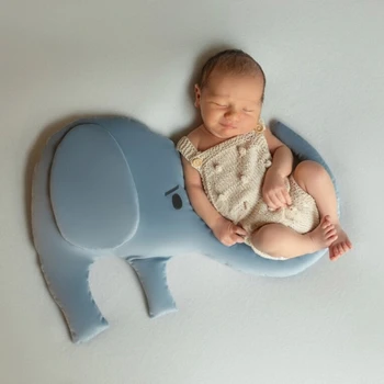 פיל תינוק כרית היילוד פוזות כרית היילוד צילום פרופ היילוד צילום פוזות כריות היילוד התמונה